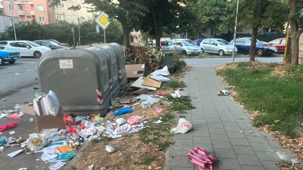 Живеещи на ул. "Мадара" във Варна: Три контейнера не стигат за половин квартал