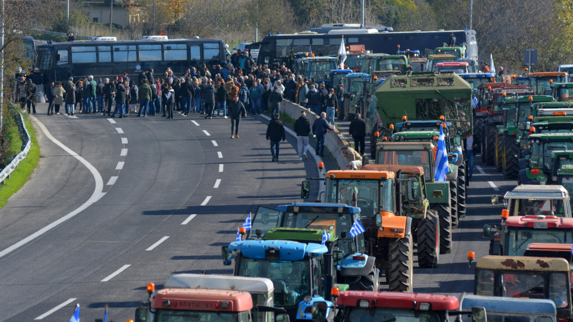 Блокадата на гръцките фермери на магистралата Солун-Атина при Лариса