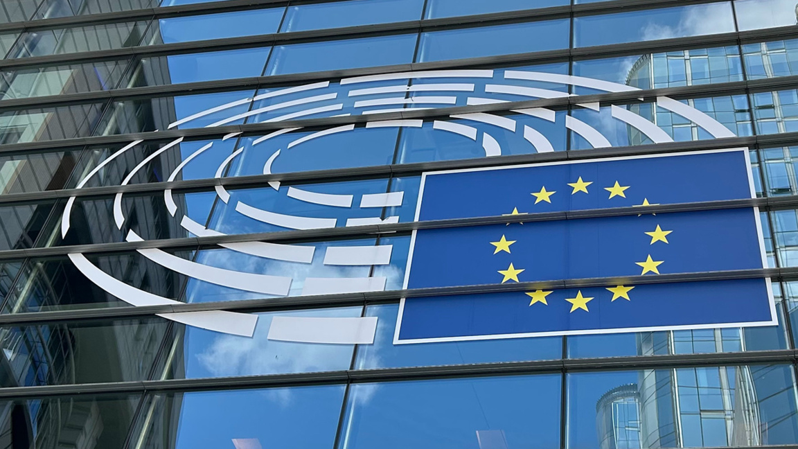 ЕП даде зелена светлина на предоставянето на заем от 90 млрд. евро на Украйна