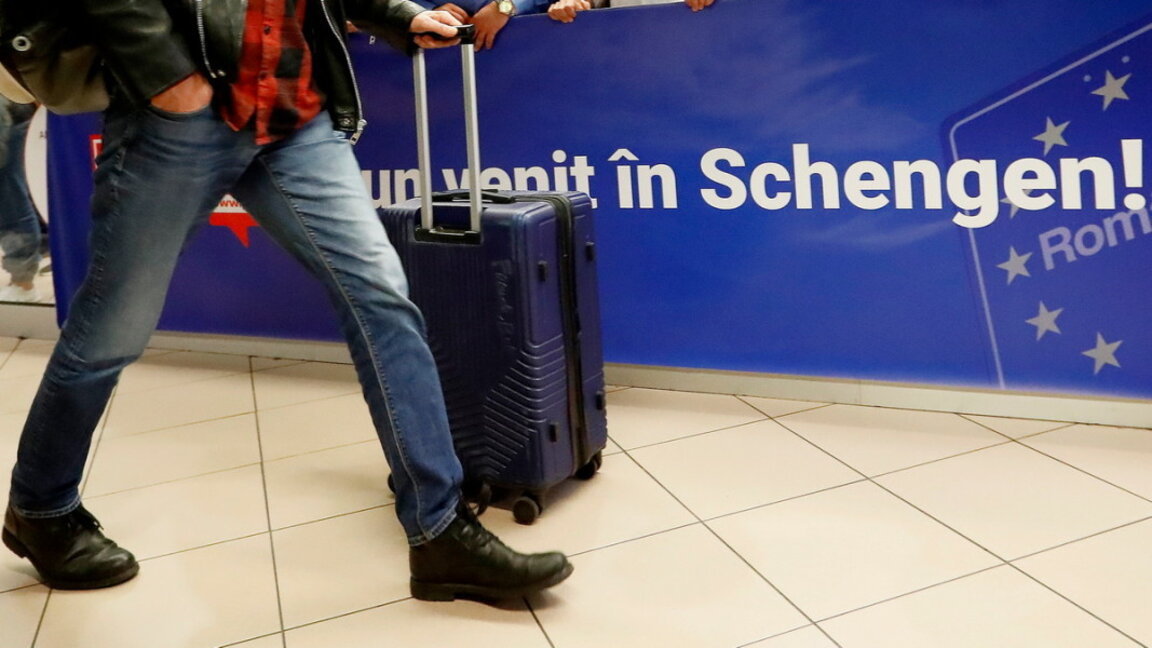 Grecii și românii, merg intens la cumpărături în Bulgaria, după intrarea în Schengen