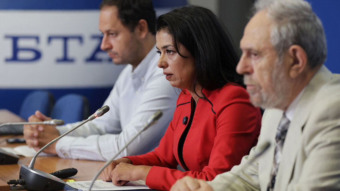 Collection of signatures starts against increasing of retirement age above 65 years