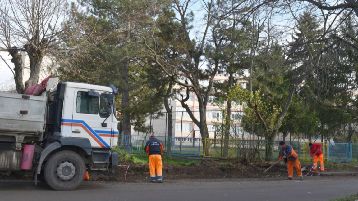 Ремонтират улици и тротоари