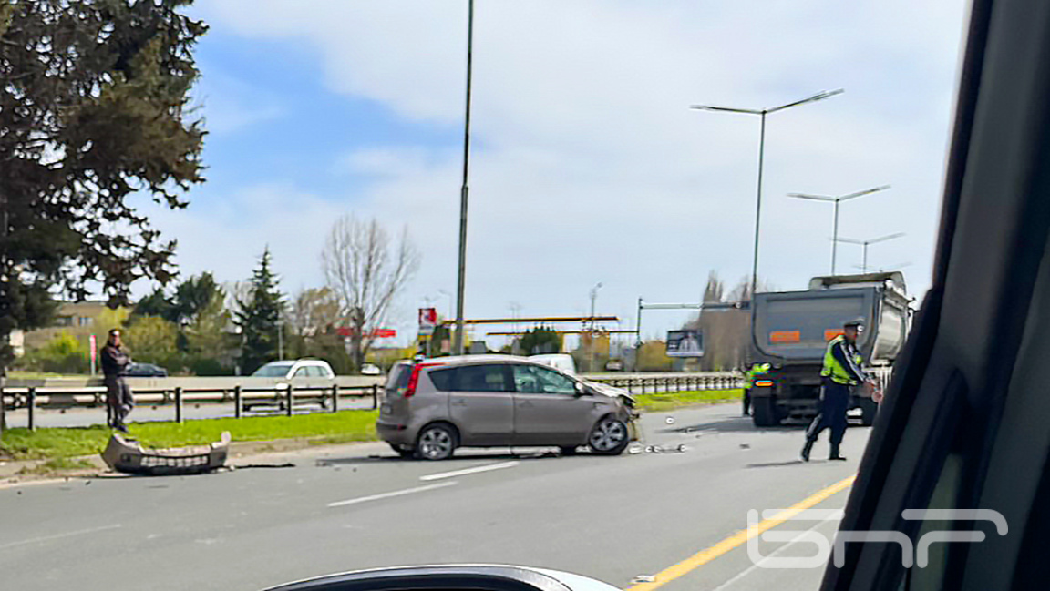 Катастрофа блокира движението по бул. "Тодор Александров" към "Меден рудник"