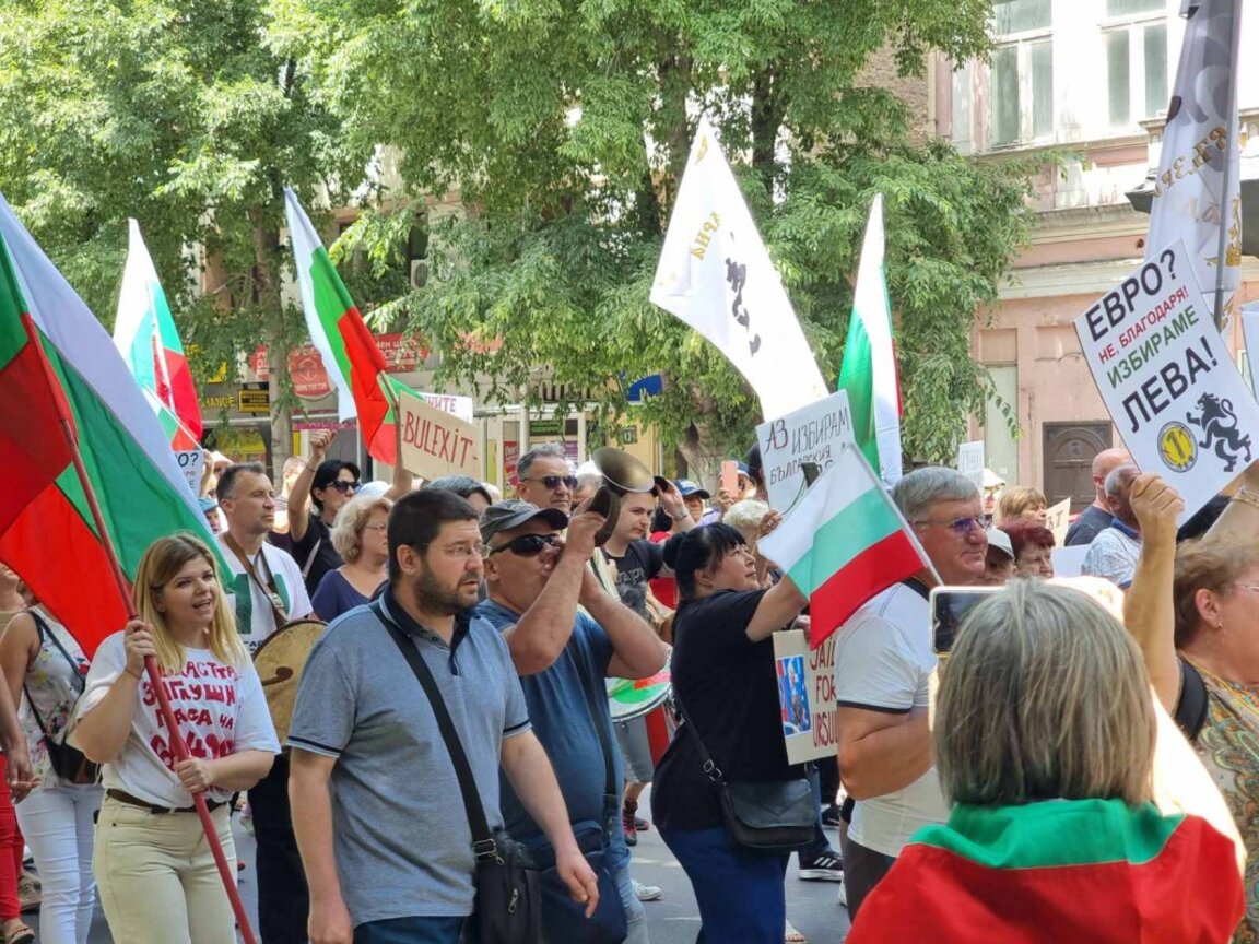 Протест срещу въвеждането на еврото във Варна