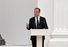 Медведев: На преговорите в Истанбул Русия се стреми към победа, а не към компромис