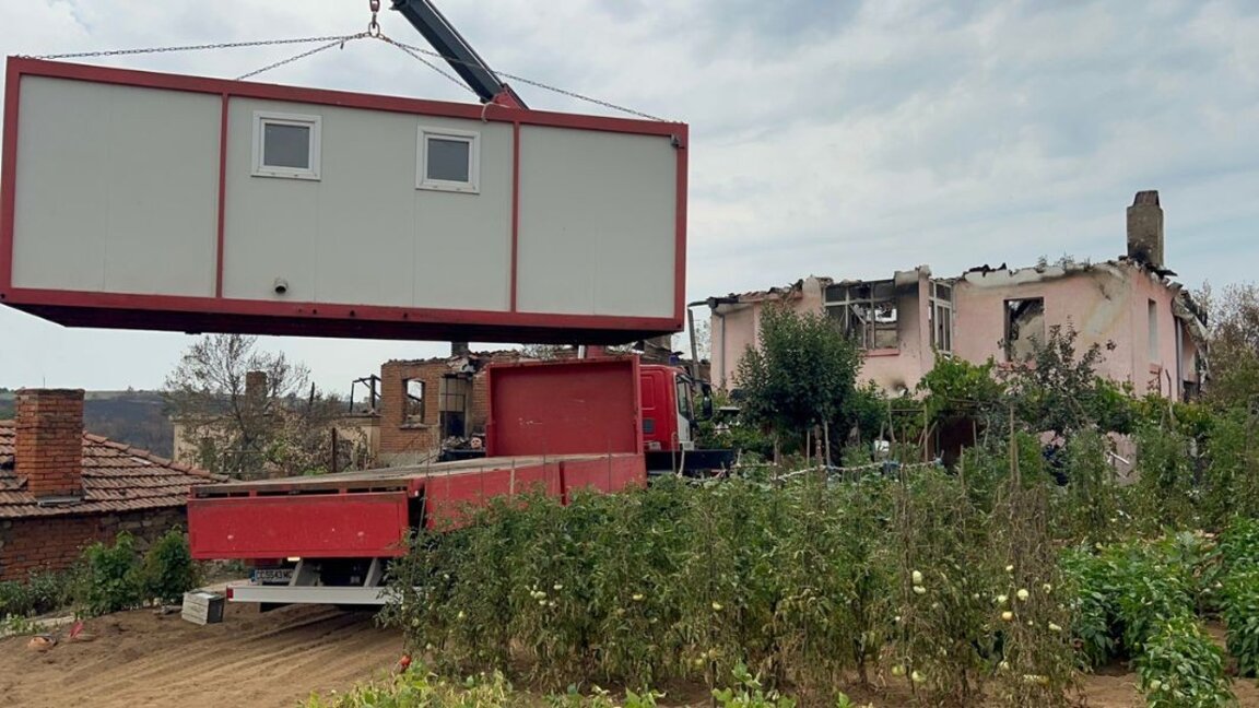 Пожарът във Воден е овладян, усилията се насочват към границата с Гърция