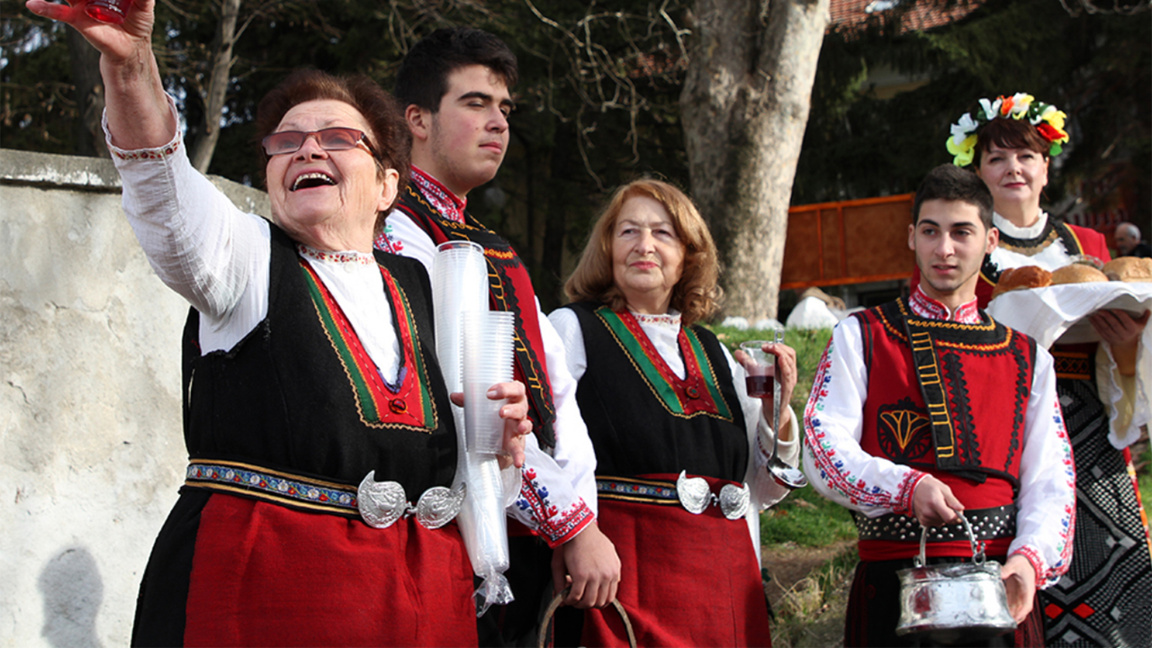 Der Smejowo-Pelin lebt bei einem Fest am Vorabend von Weihnachten wieder auf