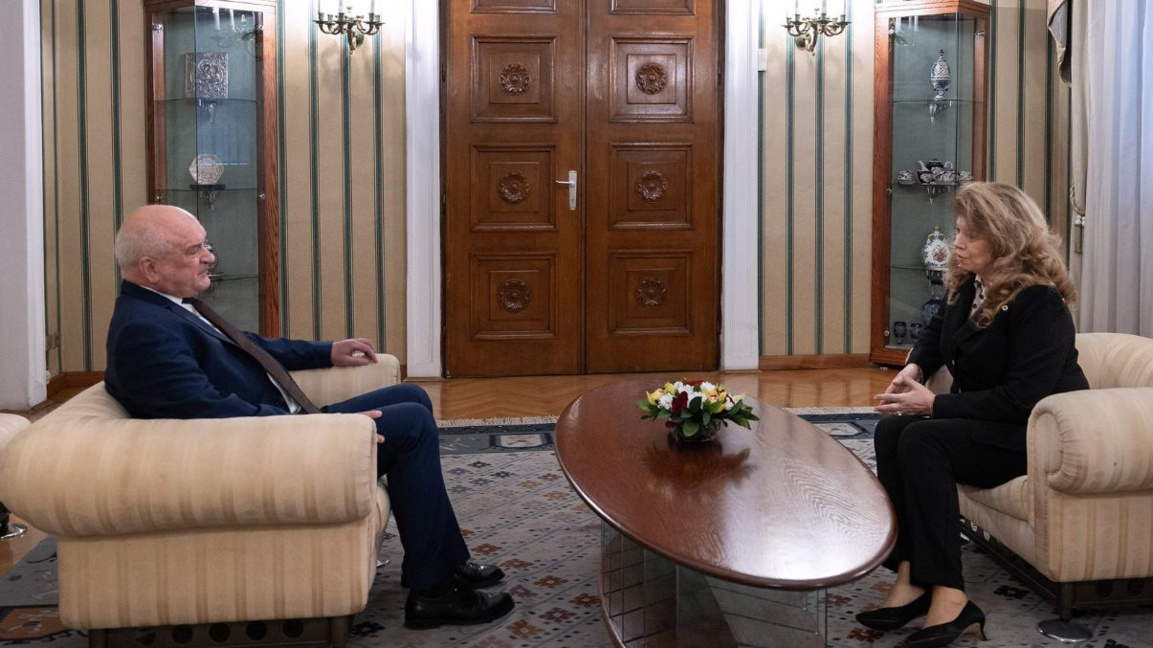 Cinci persoane au decalarat că pot fi „prim-ministru interimar”