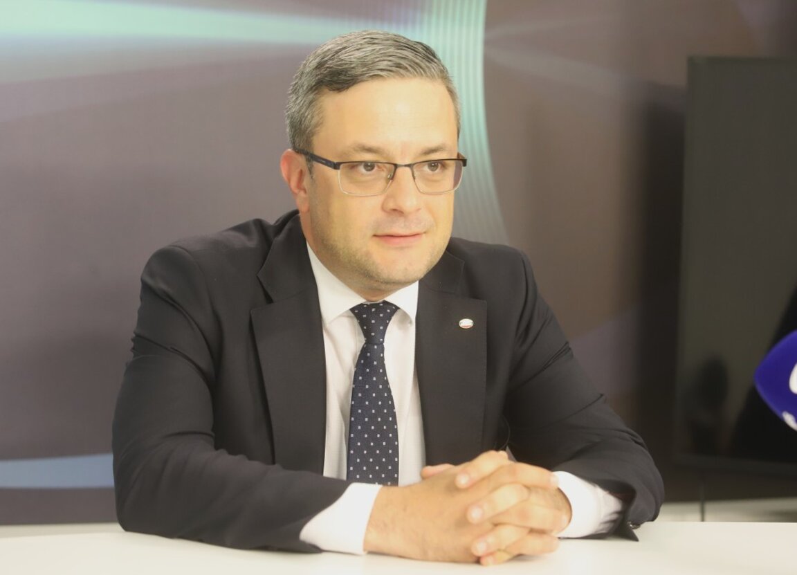 Тома Биков