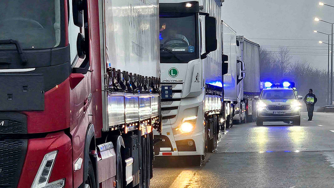  Intenso tráfico en dos puestos fronterizos con Turquía 