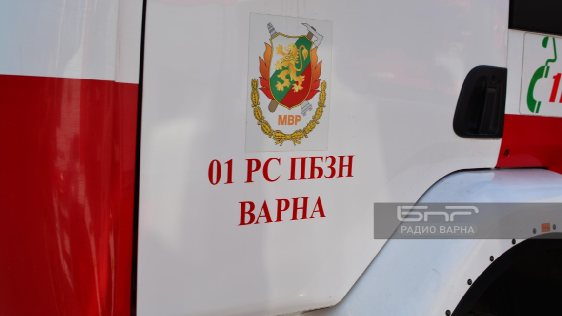 Голям пожар на терен със стари гуми край Варна