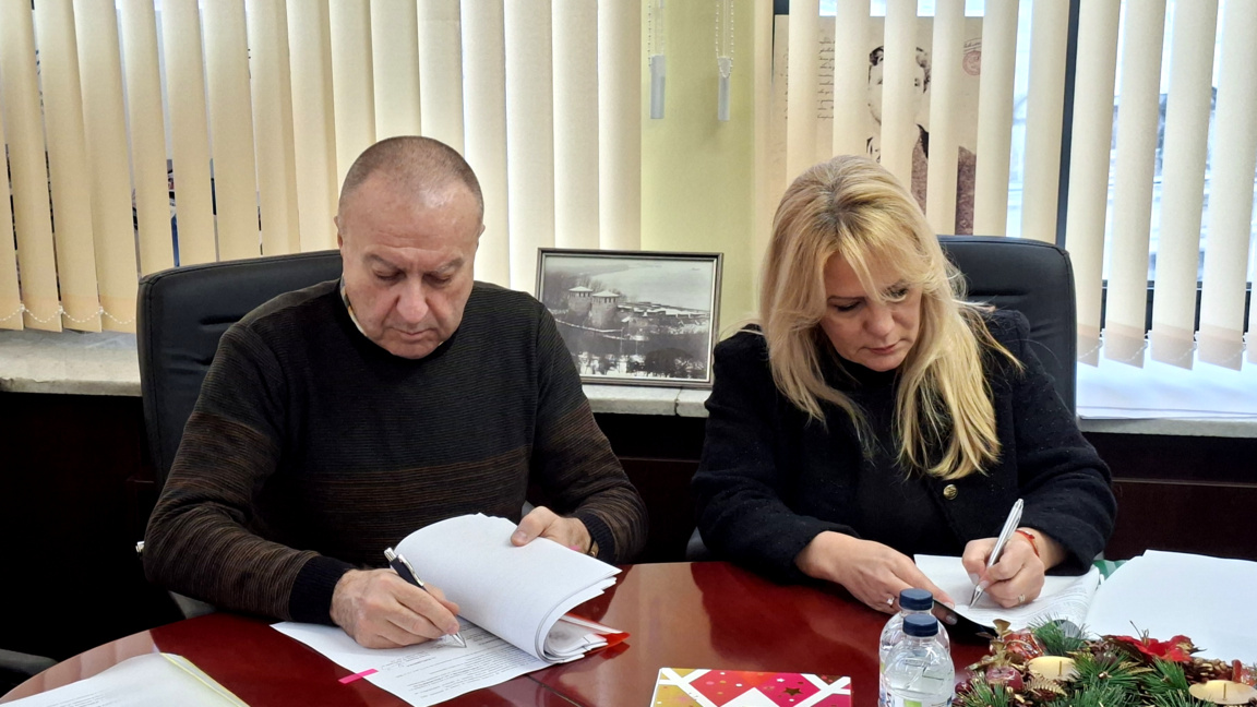 Подписване на договорите за сондаж за минерална вода