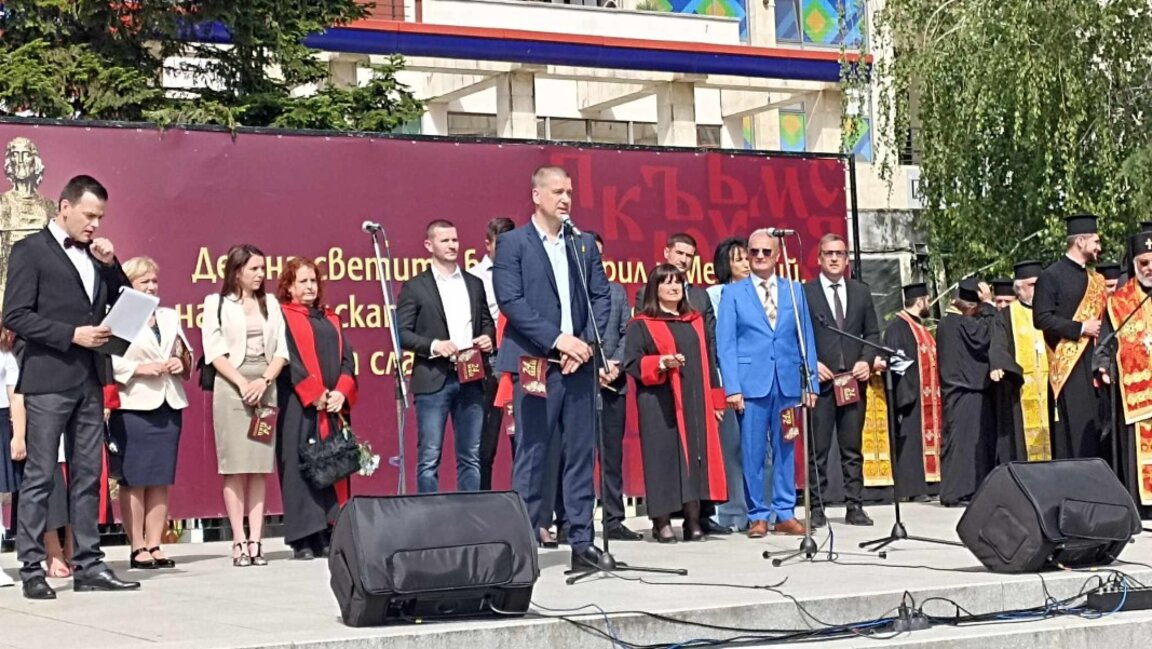 С празнично шествие Стара Загора отбеляза 24 май