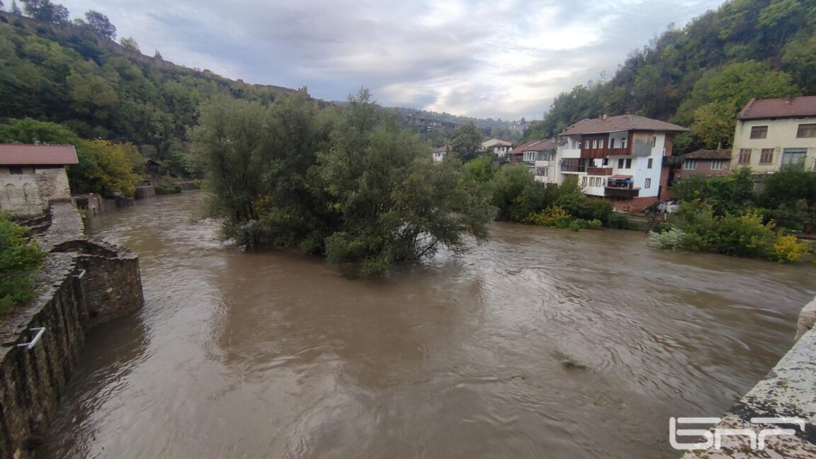 Янтра и Джулюнска достигнаха критични нива, откъснат е достъпът до църквата "Св. 40 мъченици"