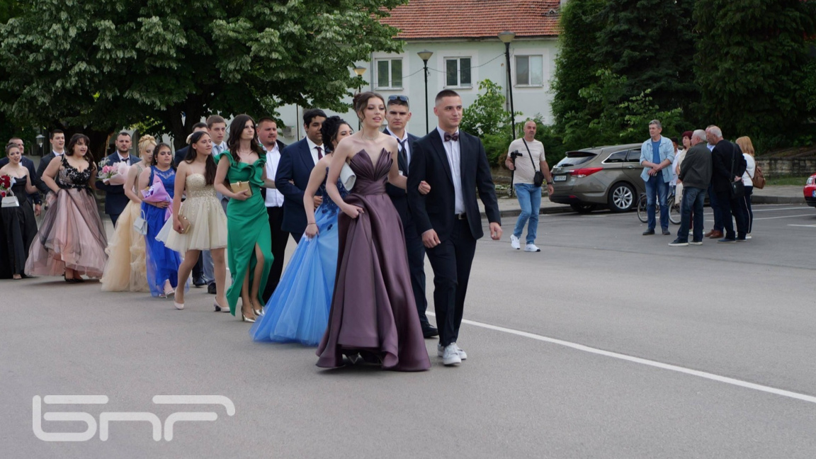 Абитуриентите в Кула
