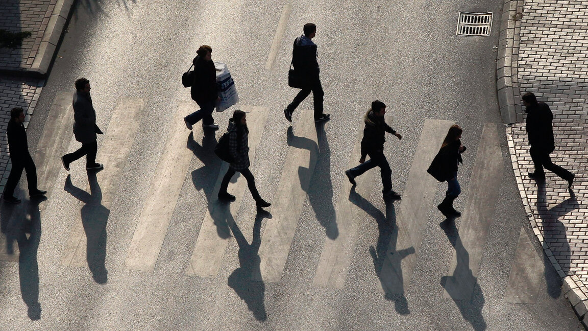 Two-thirds of Bulgarians support democracy and EU membership: survey