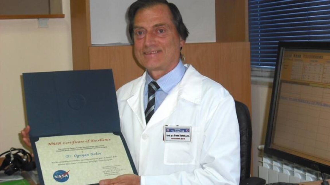 Un científico búlgaro en el equipo de la NASA investiga los movimientos de los astronautas en el espacio