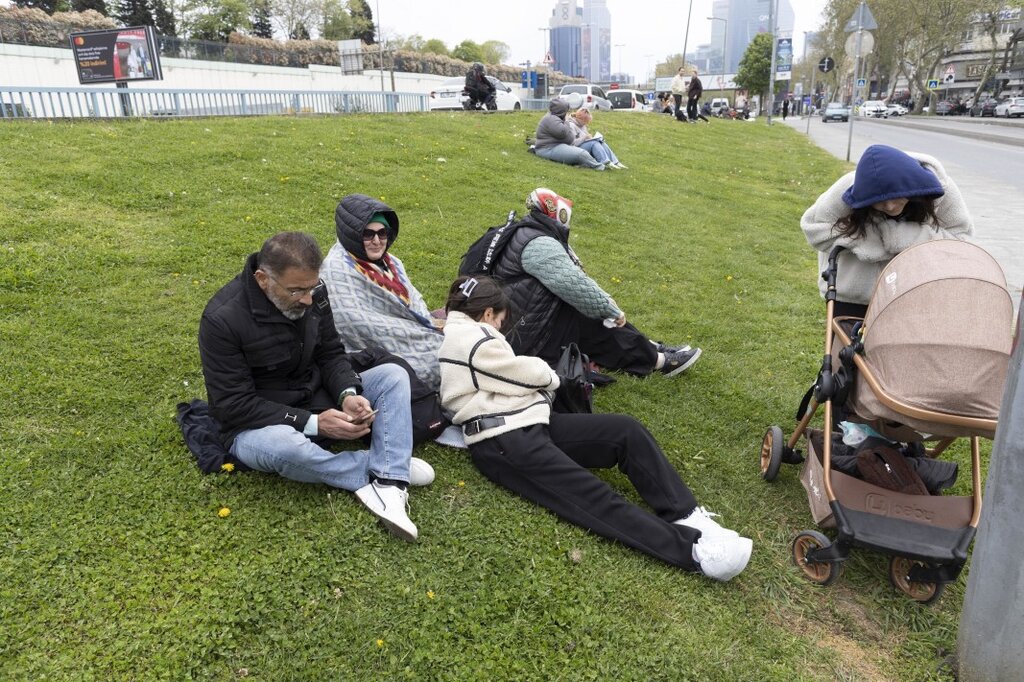 Започва оглед на щетите след земетресението в Западна Турция