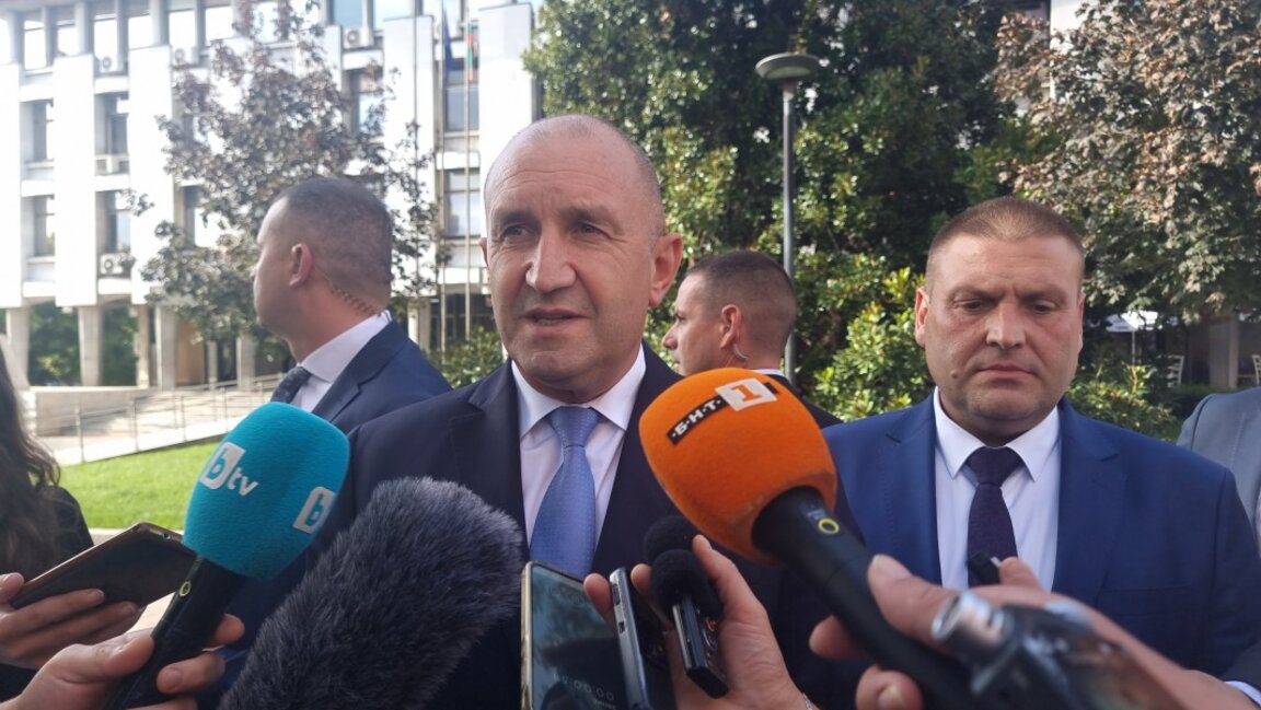 Президентът Радев за самолета с Фон дер Лайен: Това е измислен скандал