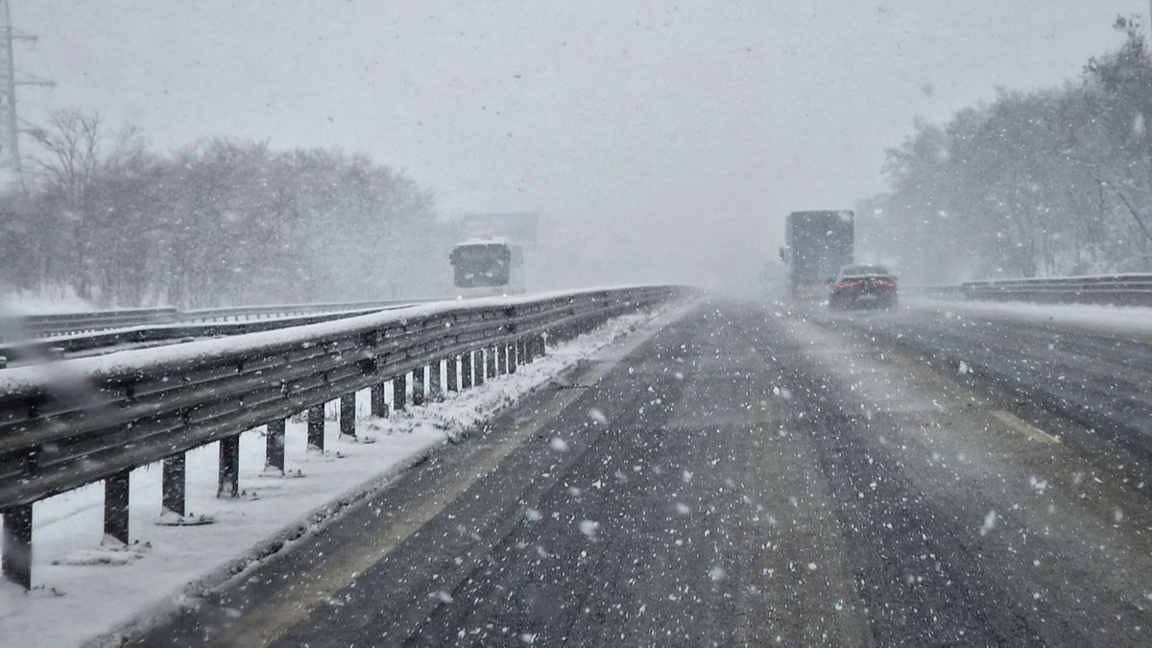 Șoferilor li se recomandă să monitorizeze condițiile meteorologice de iarnă