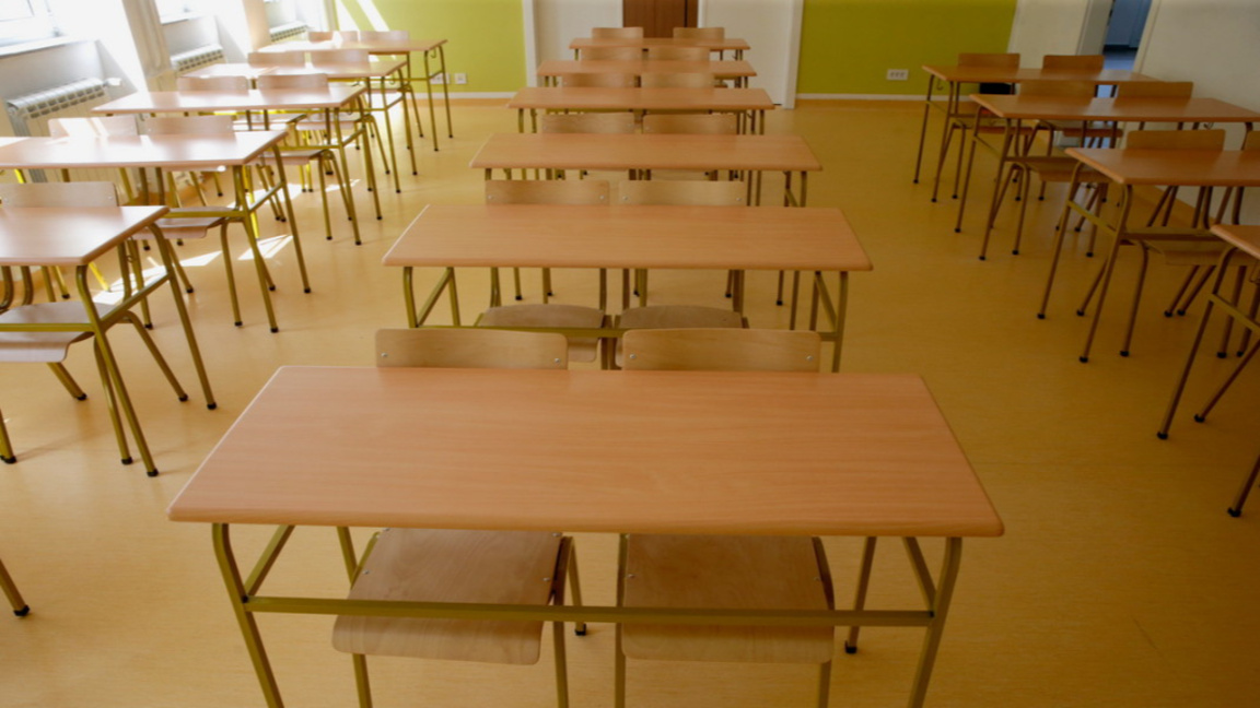 Разследване след сбиване между ученици и учител във Франция