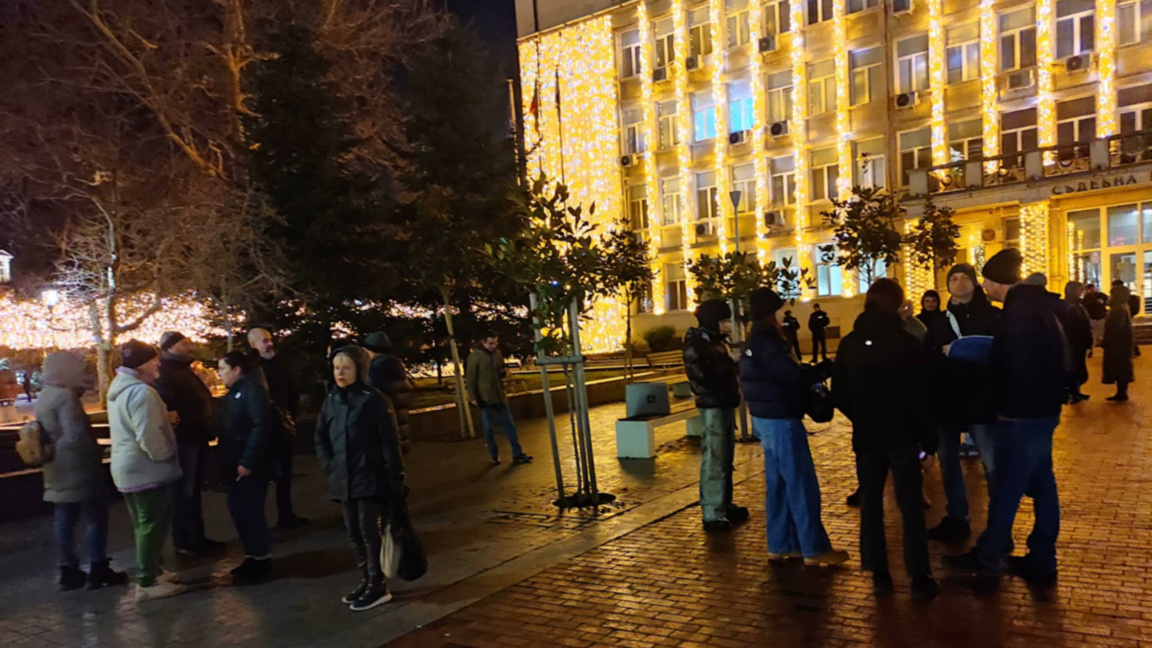 Във Варна излязоха на протест с искане за оставката на Борислав Сарафов