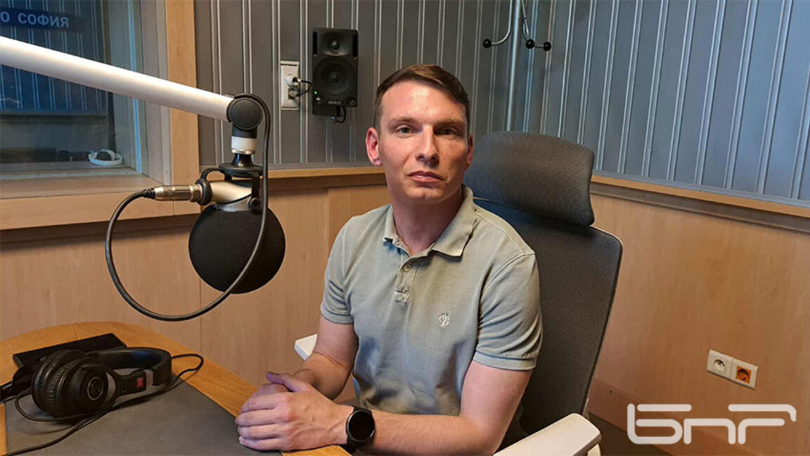 Адриан Николов