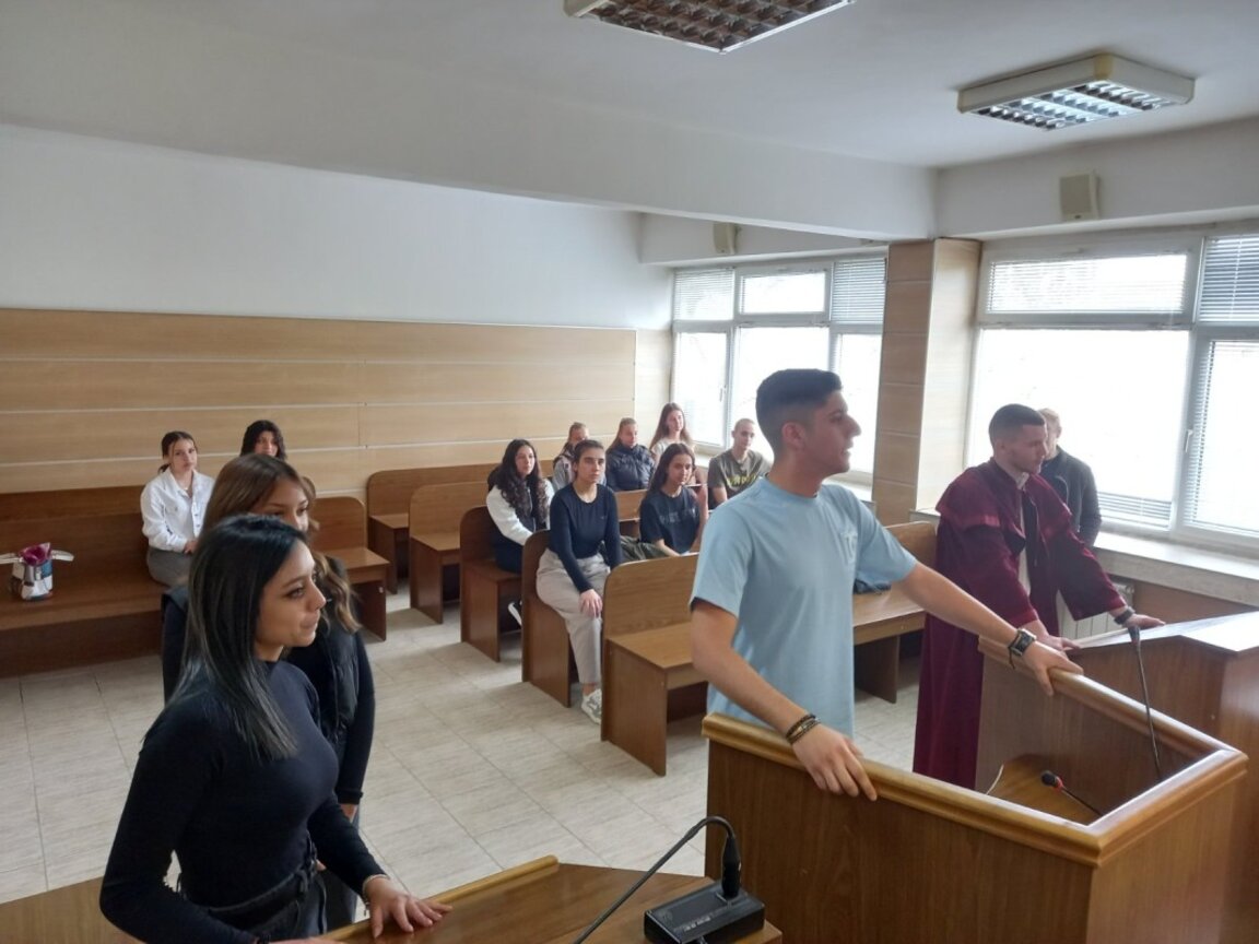 Магистрати от Мездра, Бяла Слатина и Козлодуй посрещнаха ученици в Деня на отворените врати