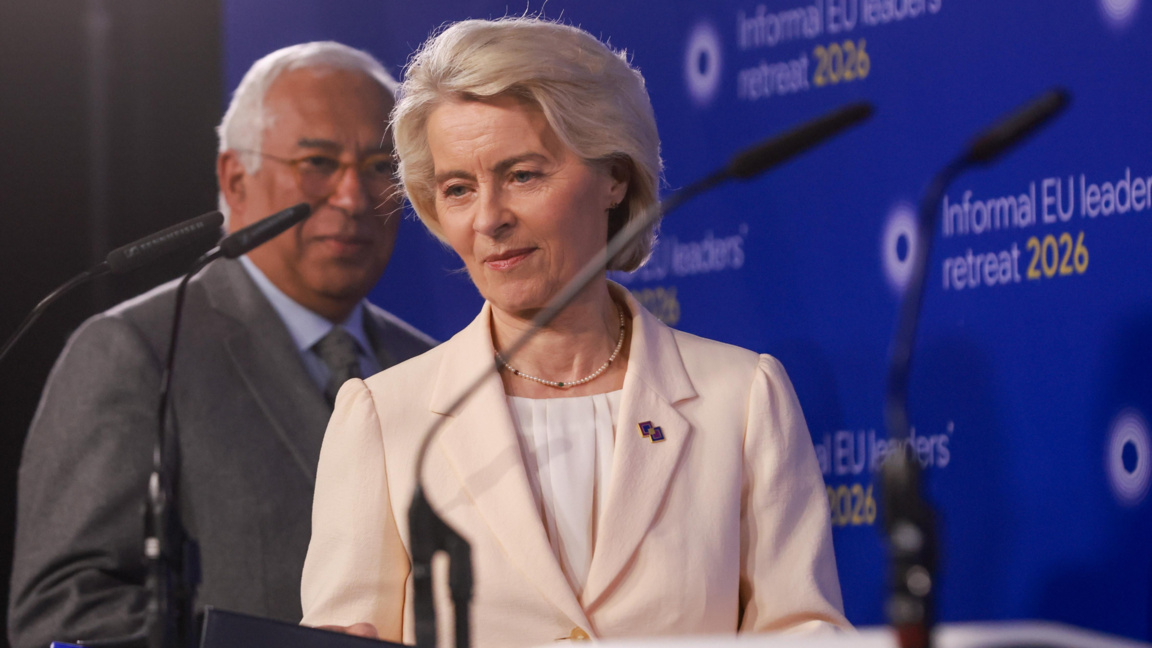 Председателят на Европейския съвет Антонио Коща и председателят на ЕК Урсула фон дер Лайен на пресконференцията в края на неформалната среща в замъка Алден Бизен, Белгия, 12 февруари 2026 г.