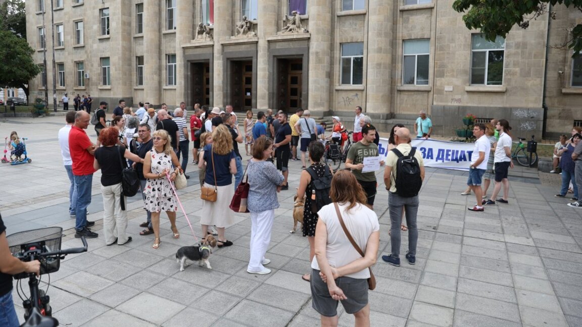 Протест пред Съдебната палата в Русе с настояване за върховенство на закона