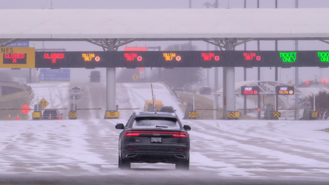 Студ и лед скова щата Тексас.