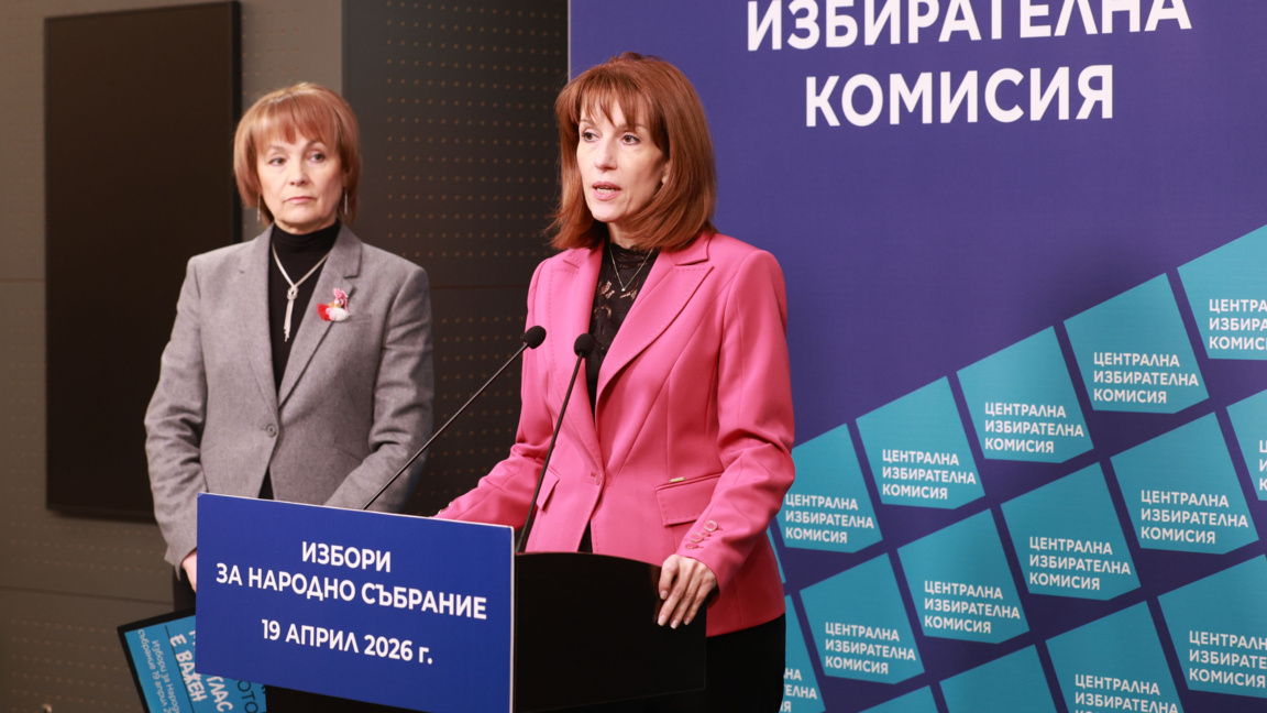 Портпарол ЦИК-а Росица Матева (слева) и председница ЦИК-а Камелија Нејкова