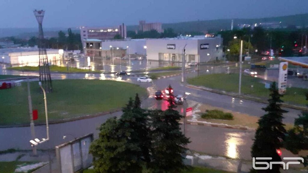 Силна градушка връхлетя Плевен (Галерия)