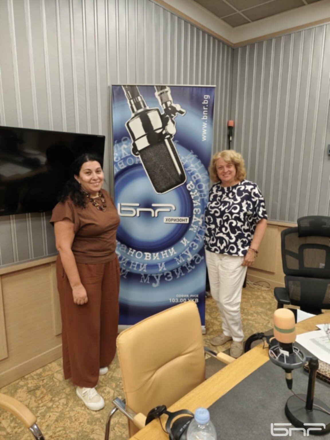 Дора Терзиева и Валя Крулева (от ляво на дясно)