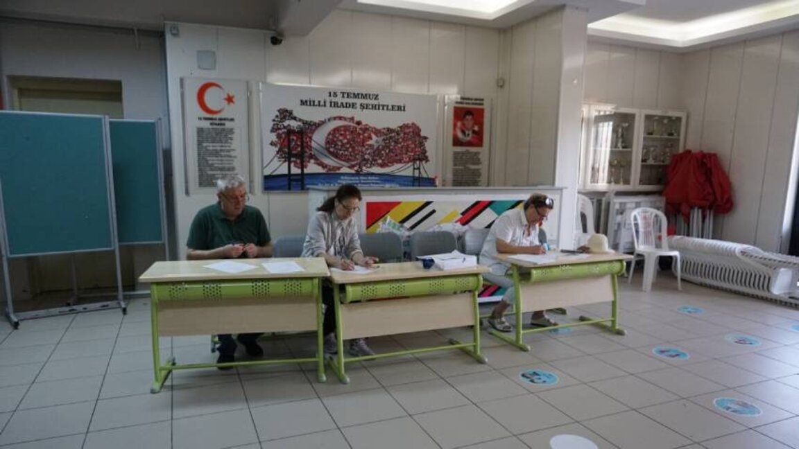 В Истанбул отчитат ниска избирателна активност