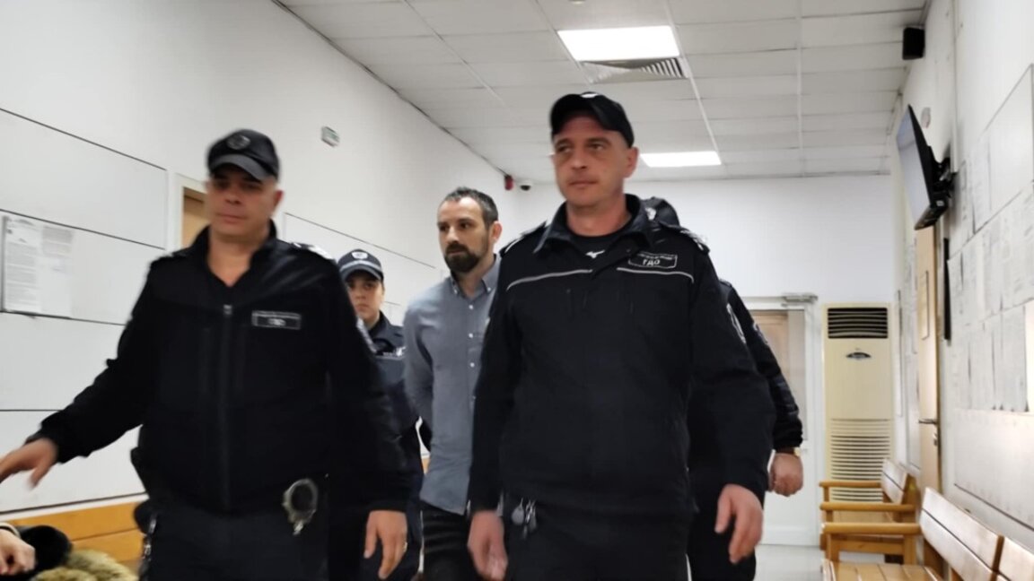 Майката на малтретирания Адриан сключва споразумение за присъда