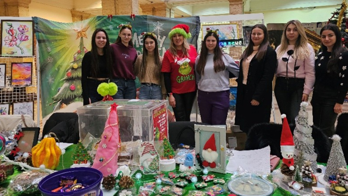 Студенти дариха 2000 лева