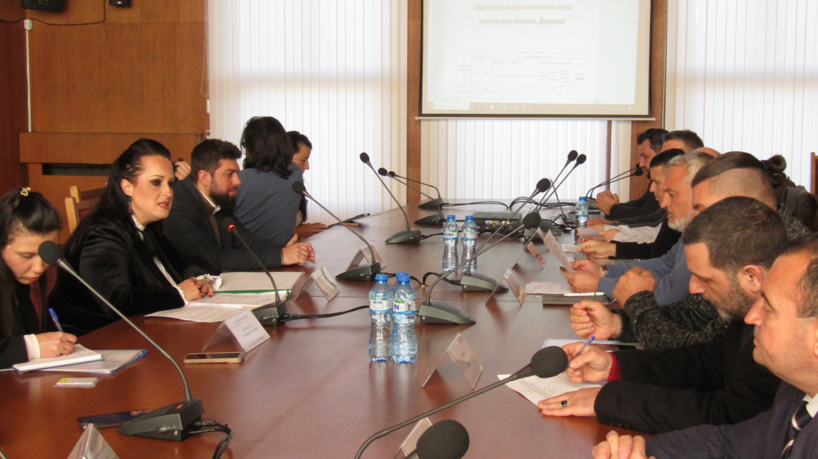 Проверка за сеч и поставяне на фотоволтаици край питейния яз. "Йовковци"