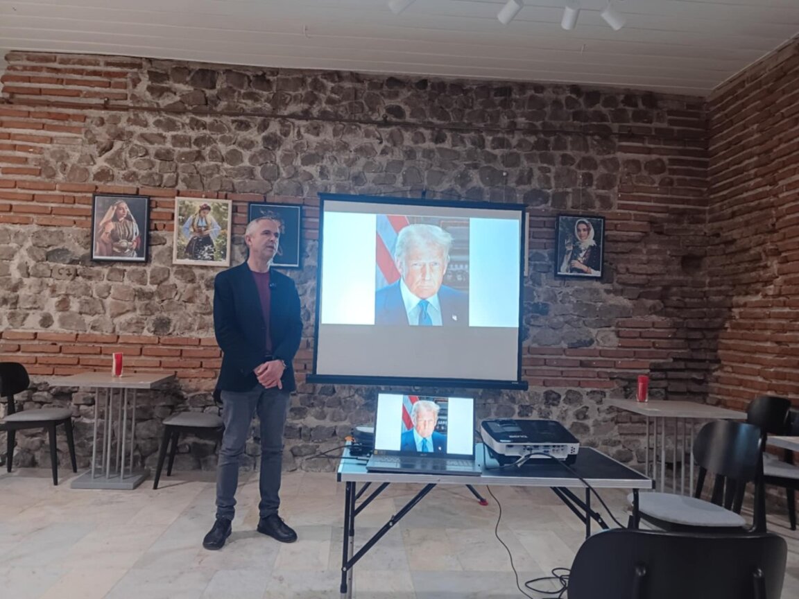 Йордан Симеонов - лекция в Клуба на фоторепортерите