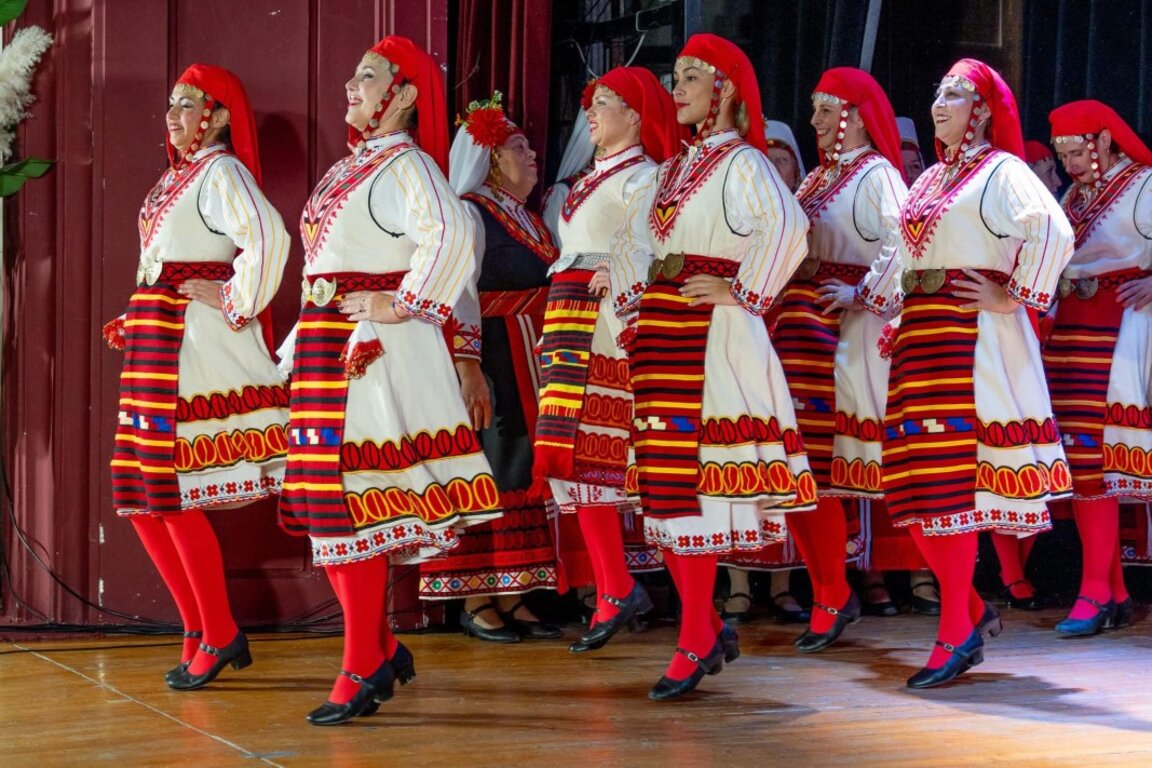 Снимка: Фолклорен ансамбъл ''Царево''