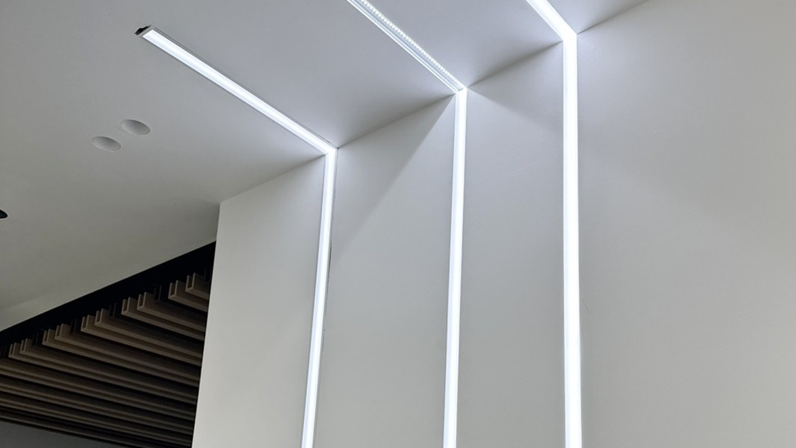 Как се прави скрито LED осветление с алуминиеви профили?