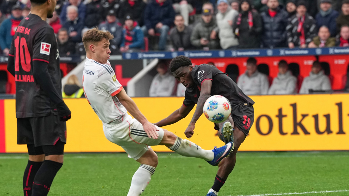Байерн спечели точка в Леверкузен с двама по-малко
