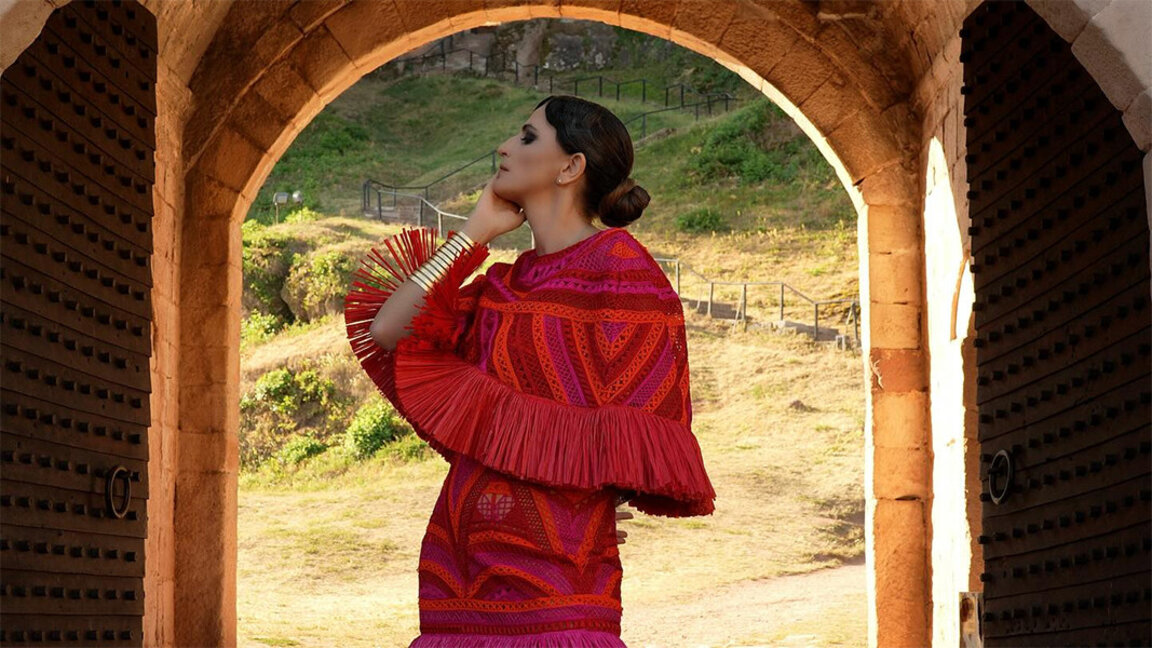 Nina Nikolina yeni şarkısında vatan ve aile sevgisini dile getirdi