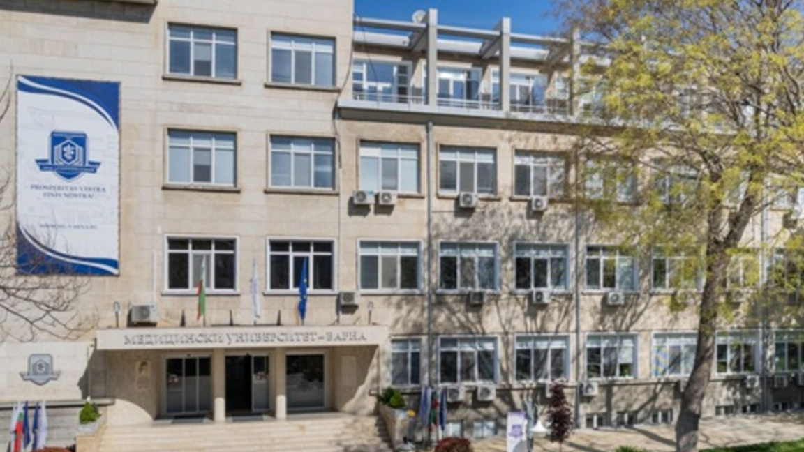 Медицински университет-Варна отбелязва 65 години с нестандартна щафета по вода