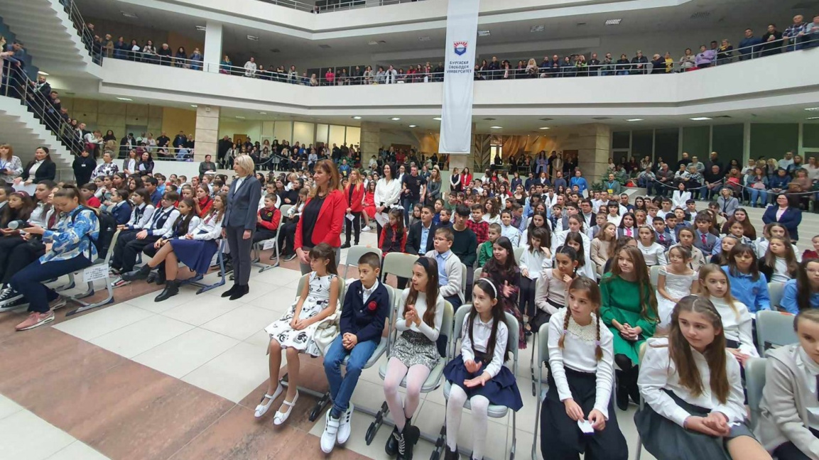 Близо 550 изявени бургаски ученици ще бъдат наградени