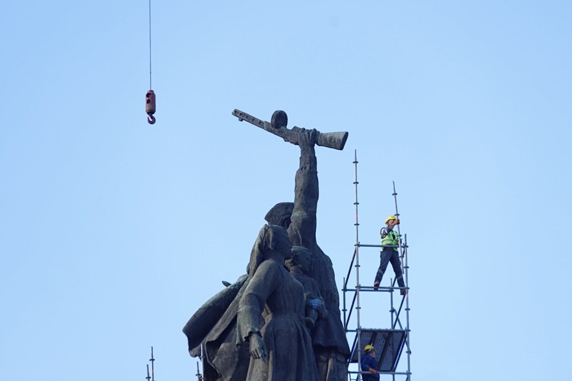 Москва с остър коментар за демонтирането на паметника: Варварски действия!