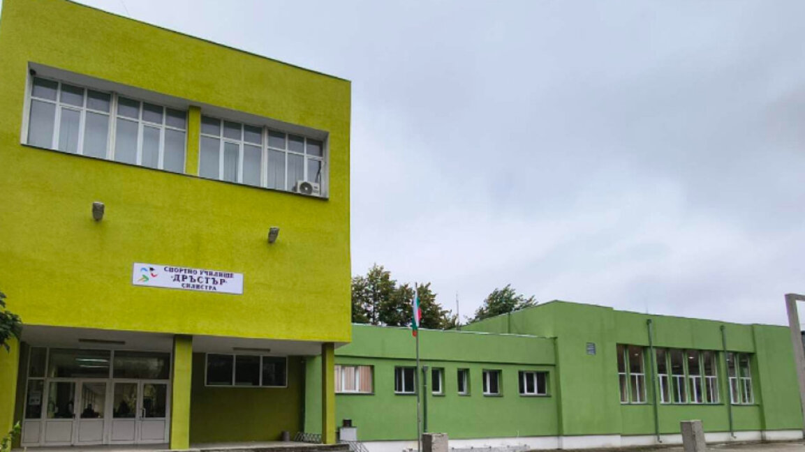 Училище посреща зимата без отопление