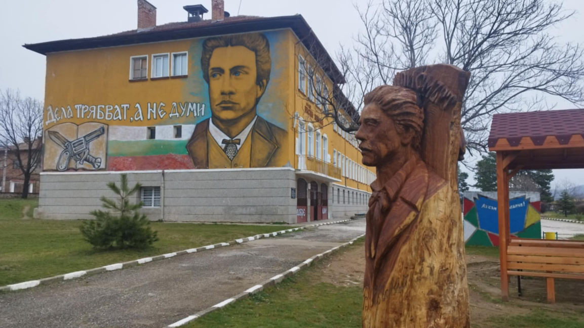 Откриват бюст-паметник на Левски в най-старото училище в Хисаря