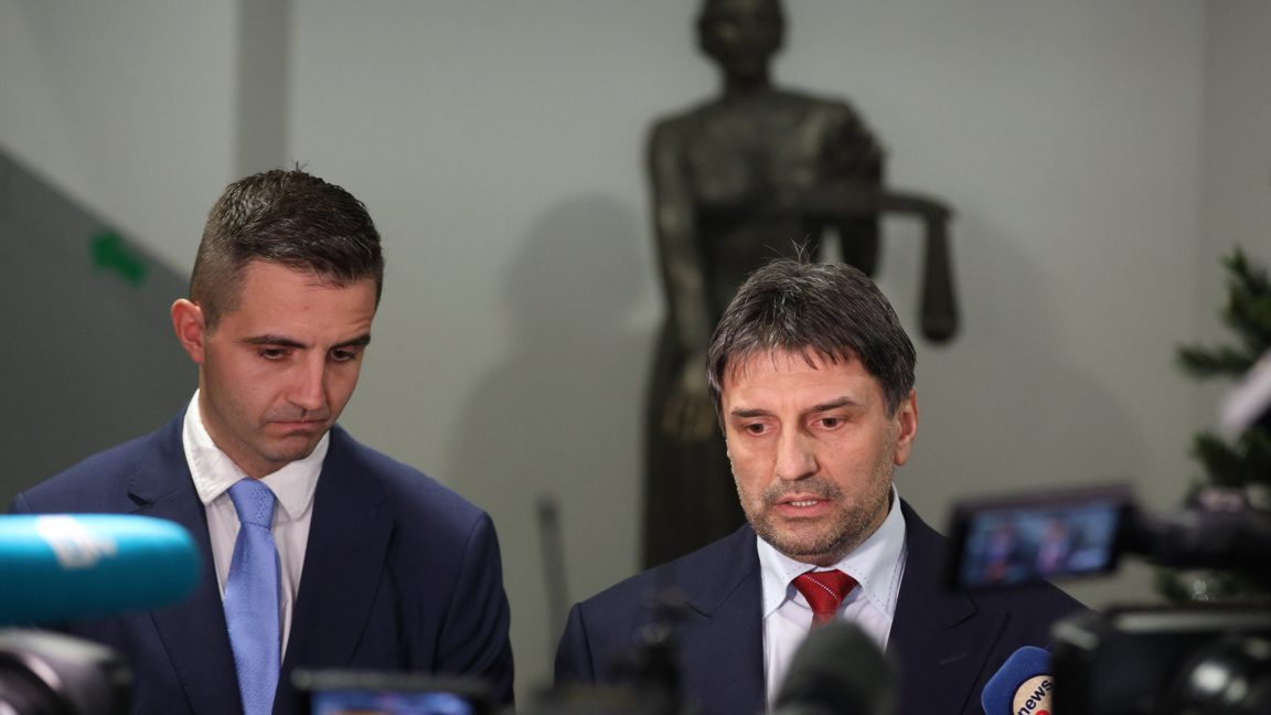 17 декември 2025г. Директорът на СДВР Любомир Николов (вдясно) и говорителят на Софийска районна прокуратура Николай Николаев дават изявление във връзка с досъдебно производство, по което е задържан директор на столично училище.