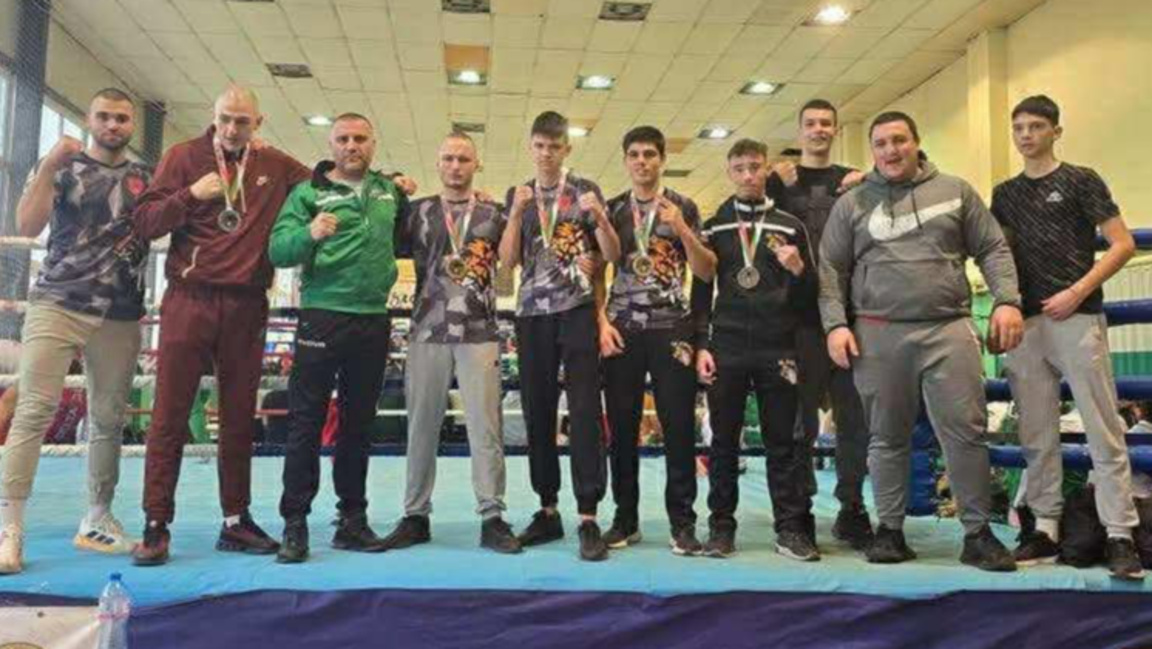 Пет медала за бойци от Враца...